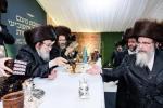 Full gallery of the Pupa Rebbi's trip to mekomois hakodesh 