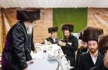 Full gallery of the Pupa Rebbi's trip to mekomois hakodesh 