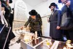 Full gallery of the Pupa Rebbi's trip to mekomois hakodesh 