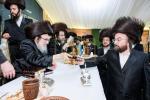 Full gallery of the Pupa Rebbi's trip to mekomois hakodesh 