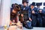 Full gallery of the Pupa Rebbi's trip to mekomois hakodesh 