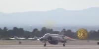 Main image for US Pilot's Genius Move Stops Massive B-52 During Short Landing