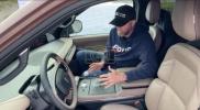 2025 Lincoln Navigator Challenges the Cadillac Escalade for Luxury SUV Supremacy.