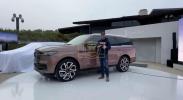 2025 Lincoln Navigator Challenges the Cadillac Escalade for Luxury SUV Supremacy.