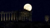 Main image for Strawberry Moon Dazzles Skies in Stunning June Display, 