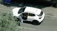 Main image for Wild Police Chase: Bystander Throws Chair at Suspect.