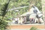 Main image for Rescuers Push Indian President's Helicopter by Hand. 😆✋🏻