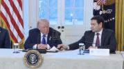 Main image for Rubio Cringes After Trump Publicly Reveals Side Note 🤣