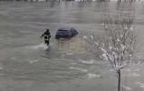 Bosnian Firefighter Saves Car from Freezing River Floodwaters.
