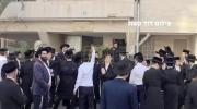 Main image for Moments Before Ultra-Orthodox Protesters Trap IDF Policewomen in Bnei Brak.