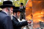 Historic 'Limud Shas Al Kivro' in Radoshitz; Siyum HaShas and Hilula Seudos on Chai Sivan held in the magnificent Landau Building