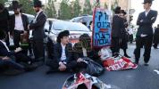 Main image for Haredi Protesters Shut Down Highway 4 and Key Intersections Near Bnei Brak as Tensions Rise Over Yeshiva Student Conscription.