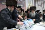 The Viznitz Rebbe Shlit"a Marks 25 Years of the Viznitz Elad Community