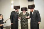 The Viznitz Rebbe Shlit"a Marks 25 Years of the Viznitz Elad Community