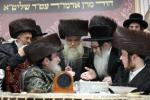 The Viznitz Rebbe Shlit"a Marks 25 Years of the Viznitz Elad Community