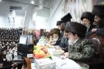 The Viznitz Rebbe Shlit"a Marks 25 Years of the Viznitz Elad Community