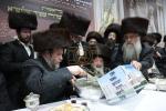 The Viznitz Rebbe Shlit"a Marks 25 Years of the Viznitz Elad Community