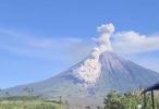 Main image for Dramatic Semeru Volcano Explosion: 1,000-Meter Ash Cloud Engulfs Eastern Java This Morning.