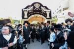 Hachnosas Sefer Torah in Seret Vizhnitz Beis Medrash, Beis Shemesh