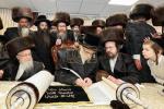 Hachnosas Sefer Torah in Seret Vizhnitz Beis Medrash, Beis Shemesh