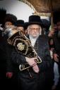 Hachnosas Sefer Torah in Seret Vizhnitz Beis Medrash, Beis Shemesh