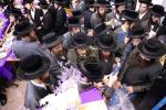 Toldos Aharon Vaad Mifal Hatorah: Siyum Talta Bava Nezikin and Beginning Maseches Sanhedrin in Amud Hayom