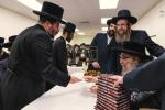 Chumash Seudah in Satmar Montreal with the Satmar Rebbe Shlit"a