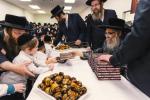 Chumash Seudah in Satmar Montreal with the Satmar Rebbe Shlit"a