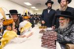 Chumash Seudah in Satmar Montreal with the Satmar Rebbe Shlit"a