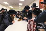 Chumash Seudah in Satmar Montreal with the Satmar Rebbe Shlit"a