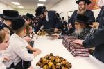 Chumash Seudah in Satmar Montreal with the Satmar Rebbe Shlit"a