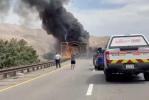 Dramatic Moment: Vehicle Erupts in Huge Explosion Along Arizona Highway, Sparks Dangerous 30-Acre Blaze.