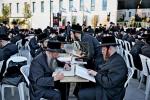 Kiddush Hashem: 'Za'akas Hatorah' Asifa with hundreds of Vizhnitzer yungerleit learning opposite the Yo'eitz Hamishpati's office