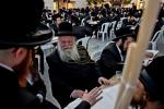 Kiddush Hashem: 'Za'akas Hatorah' Asifa with hundreds of Vizhnitzer yungerleit learning opposite the Yo'eitz Hamishpati's office