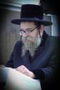 The Skulener Rebbe Shlit"a arrived in Emanuel to deliver a special derashah and guidance on Inyanei HaBayis. The event took place in the Boyaner Klaus, where hundreds of residents gathered for the inspiring evening.