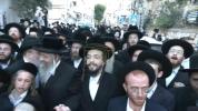 Main image for Hundreds of Bnei Brak Residents Welcome 'Asir Olam HaTorah' Bochur Shmuel Shmelke Pinter