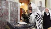 The Sadigura Yerushalayim Rebbe Shlit"a at Tekias Shofar this morning after Mussaf.