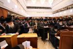 Visit of the Rishon LeZion, Rav Yitzchak Yosef Shlit"a, to the Belzer Rebbe Shlit"a.