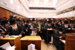 Visit of the Rishon LeZion, Rav Yitzchak Yosef Shlit"a, to the Belzer Rebbe Shlit"a.