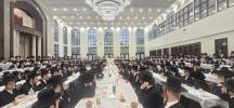 The Satmar Rov of Williamsburg Shlit"a at the Seudas Hillula of the Yitev Lev Z"L for Members of Chaburas Kedushas Yom Tov