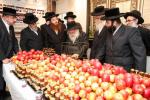 The Makava Gaavad Shlit"a Blesses the Apples and Honey for the Girls of 'Bayis Lepleitos'