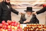 The Makava Gaavad Shlit"a Blesses the Apples and Honey for the Girls of 'Bayis Lepleitos'
