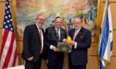 Main image for VIDEO: Giant Chazon Ish Etrog Presented to U.S. Ambassador Mike Huckabee Ahead of Sukkos