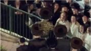 Main image for Motzaei Yom Kippur in Seret Vizhnitz: Chassidim Escort the Rebbe with Song After the Tish