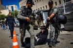 Police Use Batons Against Demonstrators During Yerushalayim Hafgana
