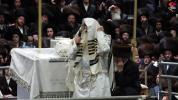 "Harei Ani Kaparaschem": A Holy Moment at Neilas Hachag When the Sanz Rebbe Shlit"a Broke Out in a Bitter Cry With Moving Words That Shook the Hearts of the Tzibbur