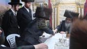 "Zeh HaSha'ar LaHashem": Kvias Mezuzah at the New Home of the Nagid Reb Elimelech Beck, Led by the Rosh Yeshiva of Satmar Bnei Brak Shlit"a