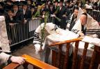 V'Yom Tov Haya Oseh: Chag HaSukkos by the Tosher Rebbe Shlit"a
