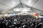 Hoshana Tziyon Hametzuyenes: Thousands of Yidden at the Tziyon of the Ribnitzer Rebbe ZY"A on the Yoma Dehilula on Isru Chag Sukkos