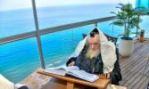 Rosh Chodesh Cheshvan: HaGaon HaRav Moshe Sternbuch Davens Shacharis Overlooking the Sea in Netanya